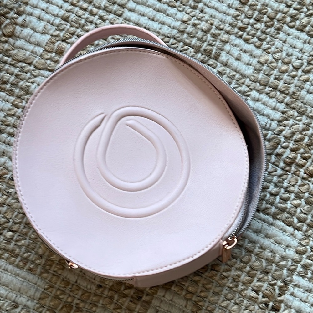 Monat Round Cosmetics Case